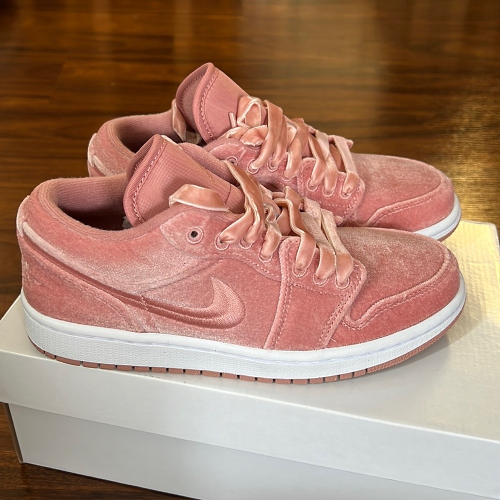 Nike Air Jordan 1 Low SE Woman’s Sneakers